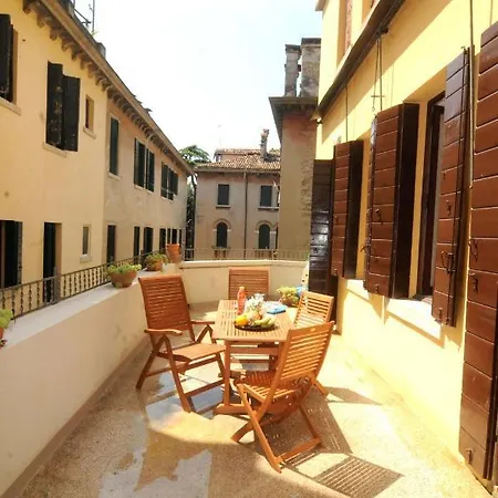 Venis Terrace Canal View *