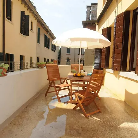 Venis Terrace Canal View *