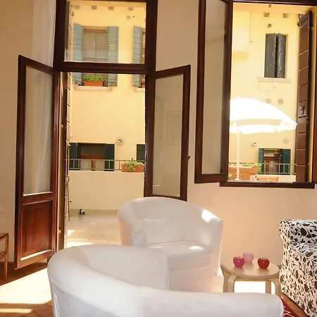 Venis Terrace Canal View Apartamento Veneza