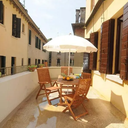 Venis Terrace Canal View *