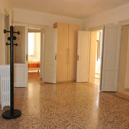 Venis Terrace Canal View *